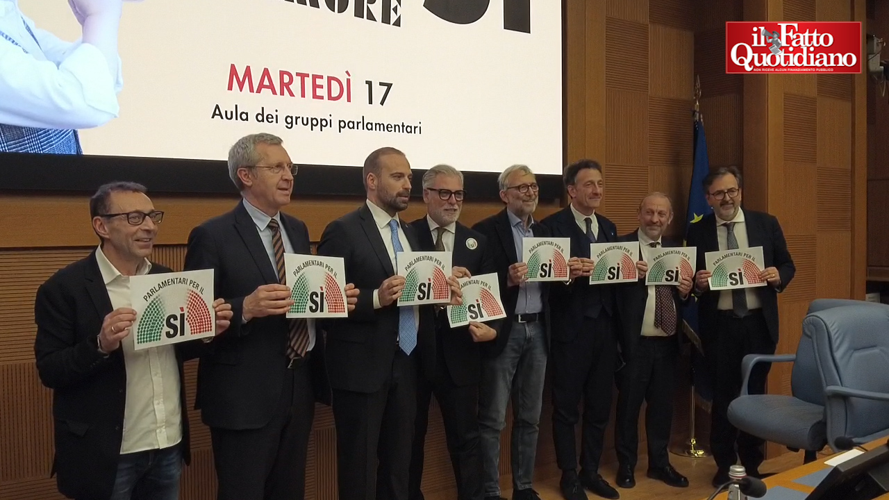 “Non ho visto il video”, “Parlate anche con gli altri”: l’imbarazzo quasi comico ai “Comizi d’amore” (bipartisan) del Sì per le sparate dei colleghi. Ma Matone ha la soluzione: “Bisogna caricare le persone e portarle con la forza al seggio”