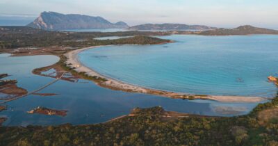 Copertina di Modello Sardegna: l’“aiuto allo sviluppo” per Tavolara è un mega-hotel vista mare