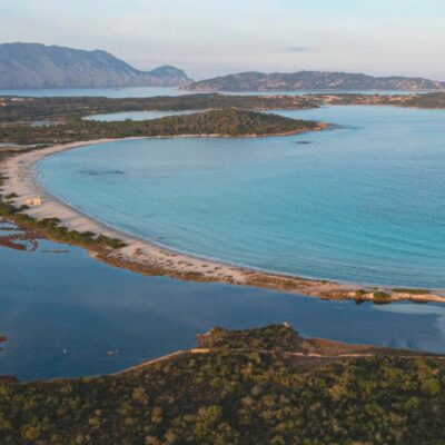 Copertina di Modello Sardegna: l’“aiuto allo sviluppo” per Tavolara è un mega-hotel vista mare