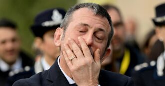 Copertina di Chat Delmastro, la Procura di Roma non acquisirà le conversazioni tra l’ex sottosegretario e Caroccia senza l’ok della Camera