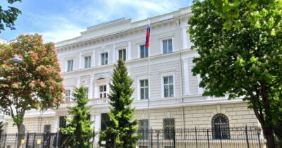 Copertina di “L’ambasciata di Mosca a Vienna è l’hub delle operazioni russe di ascolto in Ue”