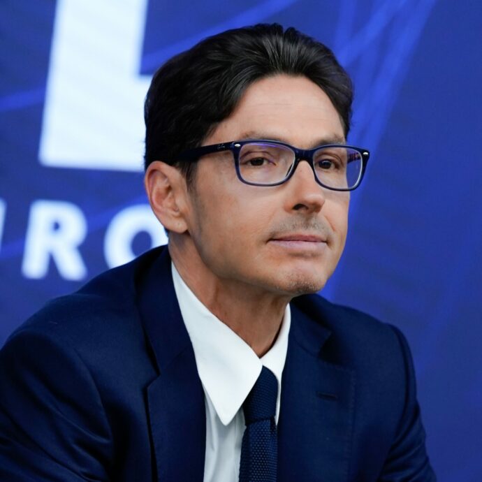 Pier Silvio Berlusconi: “Corona? Non abbiamo perso tempo e non vogliamo perderlo oggi. Ci siamo difesi da menzogne e insulti. Signorini non lo sento da un po”. E sul referendum nessuna sorpresa: “Voto sì”