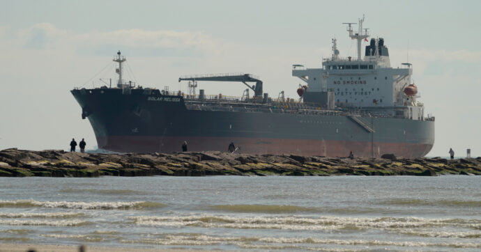 Guerra all’Iran, Trump sospende il Jones Act per arginare il prezzo del petrolio