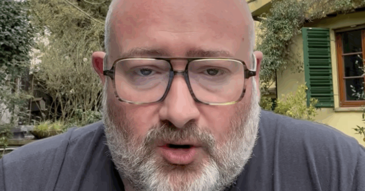 “I ristoranti stellati? Quelli che pagano meno. Tolto lo chef, gli altri sono stipendi da massimo 1600 euro. Non ti consentono di vivere, ma tanto non vivi. Stai lì più di 70 ore a settimana”: parla Guido Mori