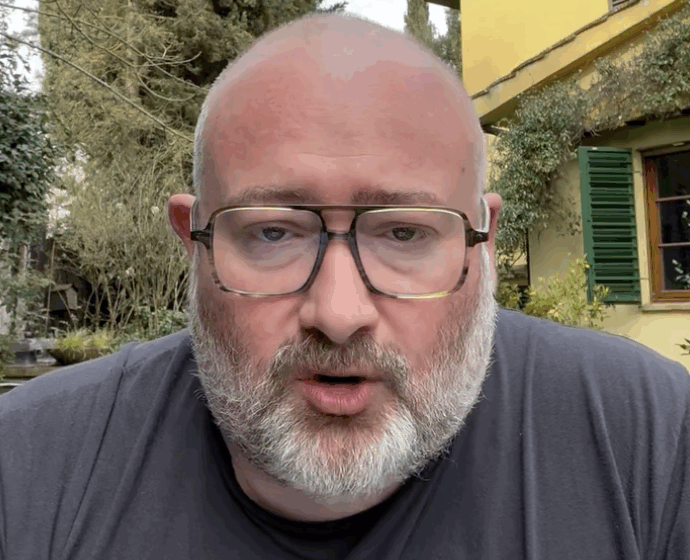 “I ristoranti stellati? Quelli che pagano meno. Tolto lo chef, gli altri sono stipendi da massimo 1600 euro. Non ti consentono di vivere, ma tanto non vivi. Stai lì più di 70 ore a settimana”: parla Guido Mori