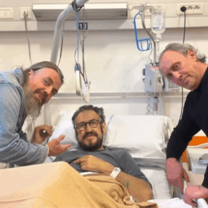 “Un cane gli è saltato addosso e lo ha fatto cadere, si è rotto la testa del femore”: come sta Marco Giallini dopo l’incidente ad Aosta