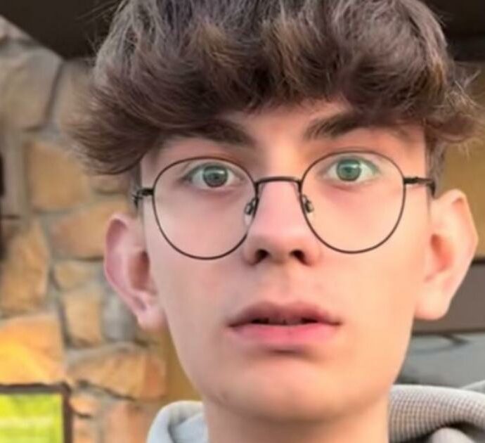 “Non vado da nessuna parte, preferisco il McDonald’s”: studente italiano non vuole mangiare nella catena di cucina italo-americana Olive Garden. Ma ci finisce lo stesso: la storia