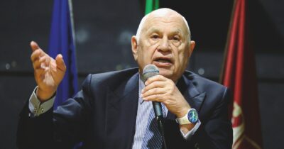 Copertina di “Votate Sì” a suon di balle: yacht, Islam e furti in treno