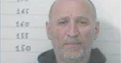 Copertina di Caso Delmastro, chi è il ras delle bistecche Caroccia: dagli affari col clan di Michele’o pazzo alla figlia nel feudo di FdI