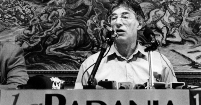 Bossi morto | Dalla secessione al potere di Roma, da Miss Padania a Berlusconi: 30 anni di storia in 30 scatti – fotogallery