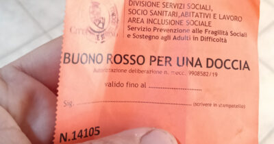 Copertina di Ho consegnato ciò che nei bagni pubblici non viene fornito, ma il materiale resta inaccessibile. Perché?