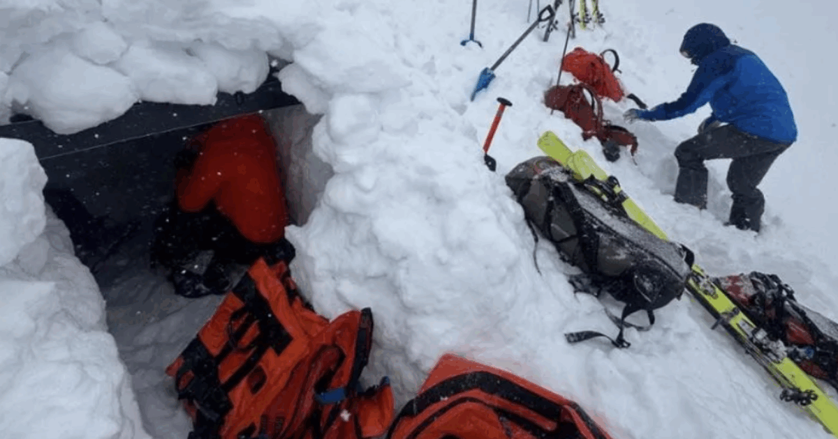 Si ferisce a una gamba mentre infuria la tempesta sul Monviso: l’elisoccorso non riesce ad arrivare, i suoi compagni lo salvano con una truna