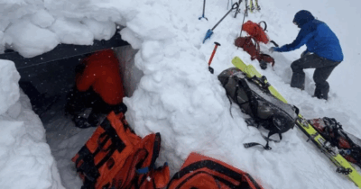 Copertina di Si ferisce a una gamba mentre infuria la tempesta sul Monviso: l’elisoccorso non riesce ad arrivare, i suoi compagni lo salvano con una truna