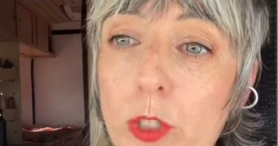 Copertina di “Avere figli non garantisce di non essere soli quando si muore”: la storia di Zoe Noeble diventa virale e arrivano molte testimonianze