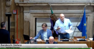 Copertina di I consigli di “stile” di Bandecchi in Aula: “Le donne non dovrebbero venire con le te**e di fuori e gli uomini con il pi*****no in mostra”