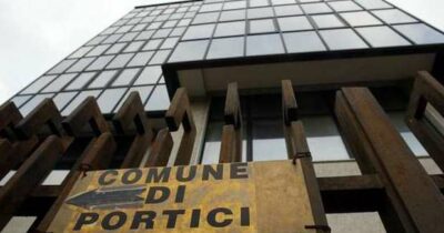 Copertina di Il Campo Largo nasce monco del Pd anche a Portici (Napoli). Coalizione in rotta con l’ex sindaco dem ora in giunta con Fico