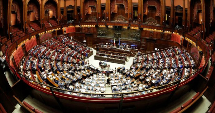 Srl nascosta al Parlamento. Il sottosegretario rischia anche l’indagine penale?