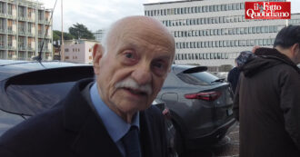 Copertina di Anche il generale Mario Mori vota Sì: presente all’appuntamento di Fdi. E alle domande del Fatto risponde: “Hai rotto i cogl…”