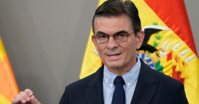 Copertina di Bolivia, benzina difettosa danneggia migliaia di auto e accende le proteste