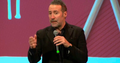 Copertina di Referendum, Luca Sommi: “La Costituzione è nata dalla Resistenza e non deve essere cancellata dalla desistenza”