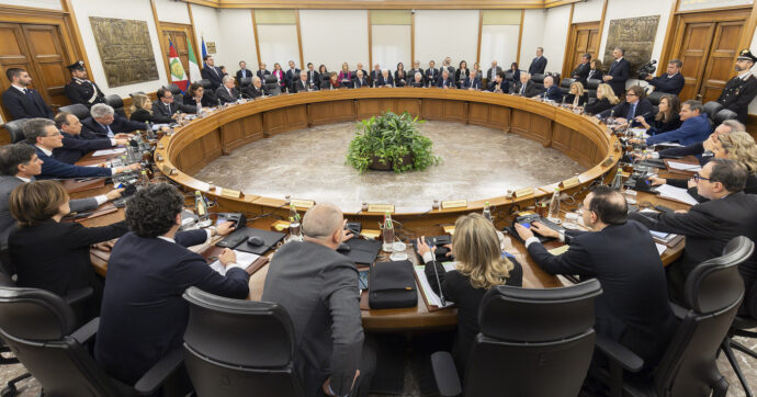 Altro che toghe “impunite”: alla vigilia del referendum il Csm radia il nono magistrato in tre anni. E ne sospende due
