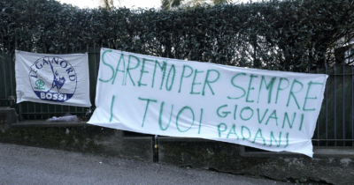 Copertina di I funerali di Bossi saranno a Pontida. La Lega annulla tutti gli eventi di chiusura della campagna del referendum