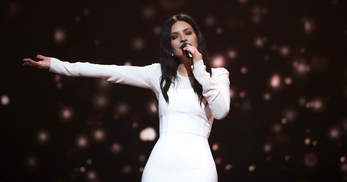 Laura Pausini: “Non ho inciso ‘Io Canto 2’ per fare soldi, non ne ho bisogno. Voglio stare bene per evitare di ricadere in uno stato emotivo negativo”