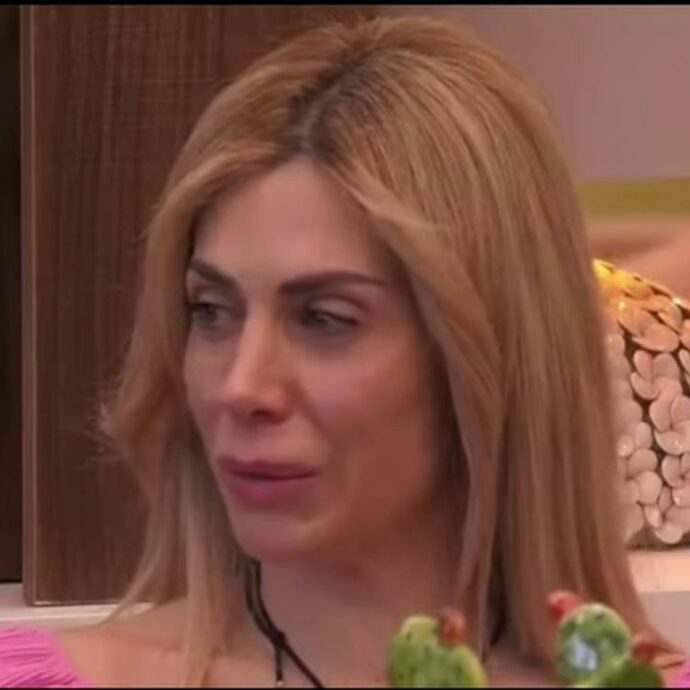 “Che faccio? Vado a rubare? Mi sento in colpa, ma devo stare al GFVip per i soldi, devo guadagnare per operare mio figlio in America”: lo rivela Paola Caruso