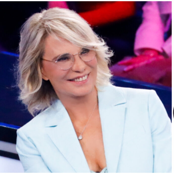 Il Serale di “Amici 25”: la scaletta, cosa farà Alessandro Cattelan, la new entry Gigi D’Alessio in giuria e le squadre dei cantanti e ballerini. Tutte le curiosità