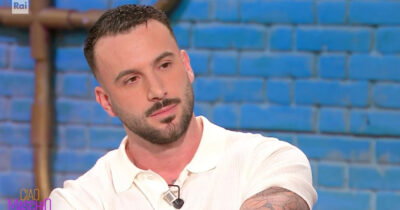 Copertina di “Mio fratello voleva assolutamente che io facessi danza, ma gli rispondevo che era roba da femmine. Ho avuto una sorta di depressione”: parla Andrea Muller