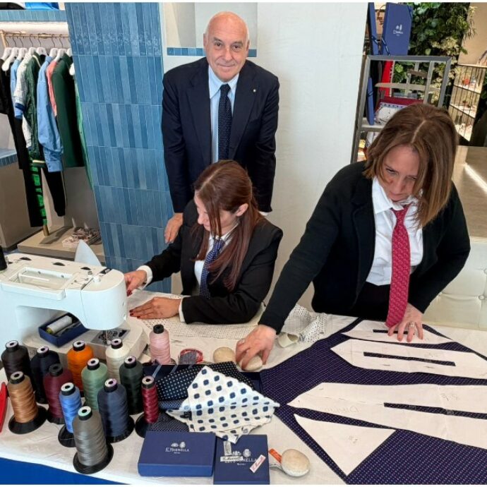 Un filo di seta tra Napoli e le Dolomiti: Marinella porta le sue sarte a Cortina e cuce dal vivo l’eleganza senza tempo della WinteRace 2026