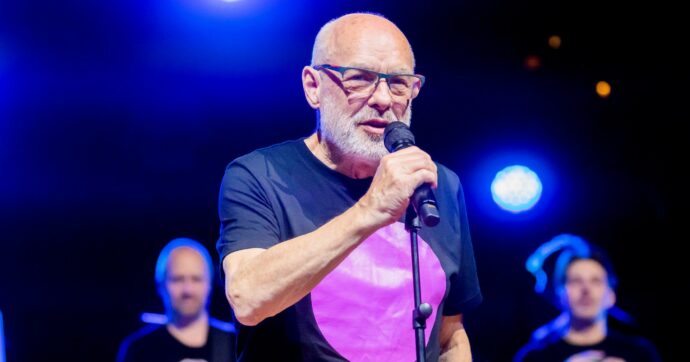 Brian Eno sale in cattedra come prof. d’Estetica ed estetista: la stroncatura del suo ‘’Cosa fa l’arte’’