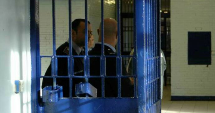 Per un agente  penitenziario  ci sarebbe  già la sanzione