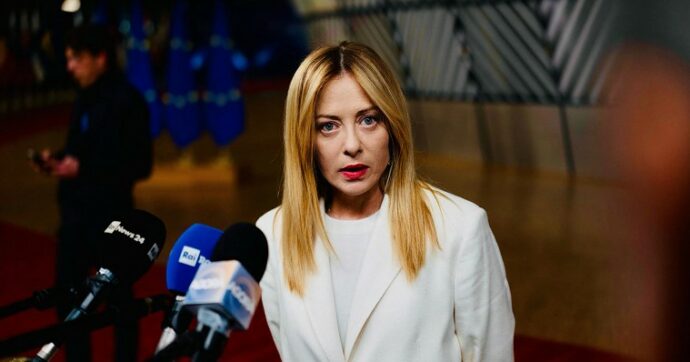 Meloni sconfitta sulle quote Ue di emissione: no allo stop, revisione a luglio come già previsto. Ma per Urso è una “svolta storica”