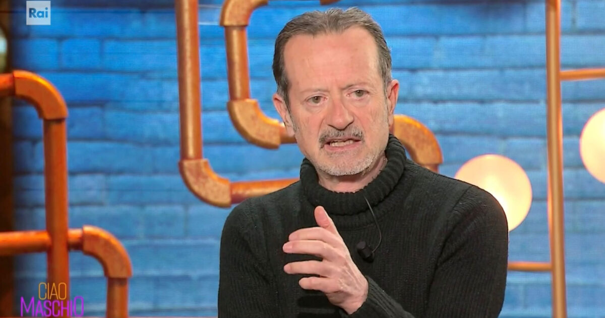 “Mamma era ansiosa. Se tardavo anche 5 minuti, partiva la task force per cercarmi. Era andata a Lourdes sanissima e si è rotta una gamba”: così Rocco Papaleo