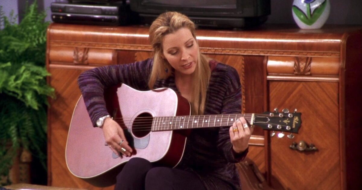 “Quando andò in onda ‘Friends’ la gente ci odiava e la stampa era ostile. Così abbiamo smesso di fare interviste per concentrarci sullo show a testa bassa”: così Lisa Kudrow