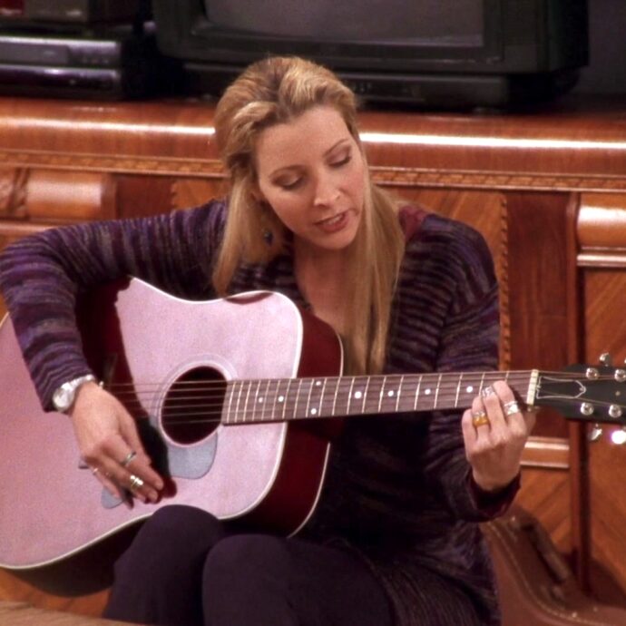 “Quando andò in onda ‘Friends’ la gente ci odiava e la stampa era ostile. Così abbiamo smesso di fare interviste per concentrarci sullo show a testa bassa”: così Lisa Kudrow