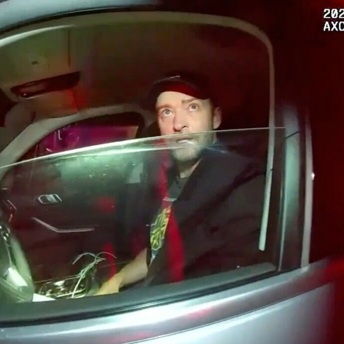 “Sono nervoso, mi batte il cuore. Ho bevuto solo un Martini”: il video di Justin Timberlake arrestato dalla polizia nel 2024. Gli avvocati: “Danno di immagine”