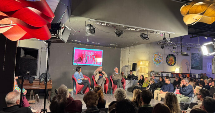 Copertina di "La Costituzione è NOstra" - Rivedi la serata con Travaglio, Oliva, Nerazzini, i lettori e i giornalisti del Fatto Quotidiano