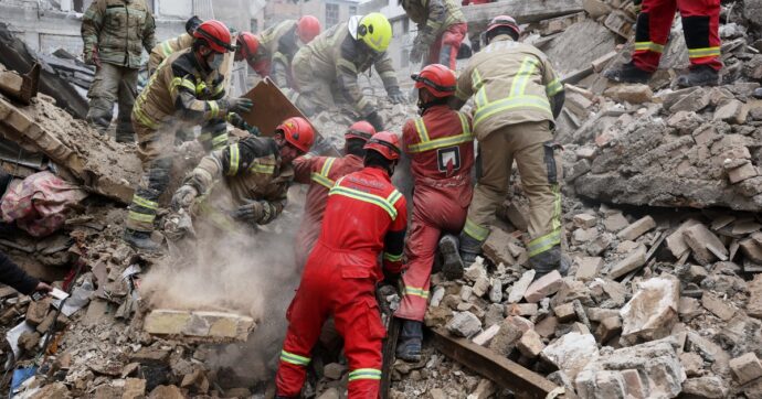 Media iraniani: “Raid Usa e Israele contro impianti nucleari a Natanz”. Missili di Teheran contro base americana a 3.800 km dal Paese. Idf attacca Teheran e Beirut