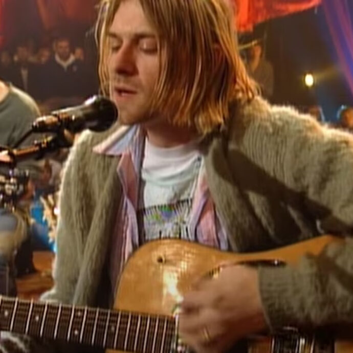 “La grafia nelle ultime righe è diversa: non crediamo le abbia scritte Kurt Cobain”: scoperte “anomalie significative” nella lettera d’addio della star dei Nirvana