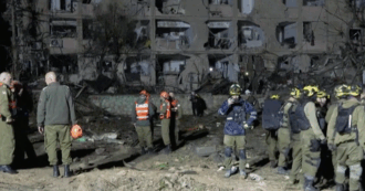 Copertina di Israele, i danni alla città di Dimona colpita da un missile iraniano. 60 i feriti