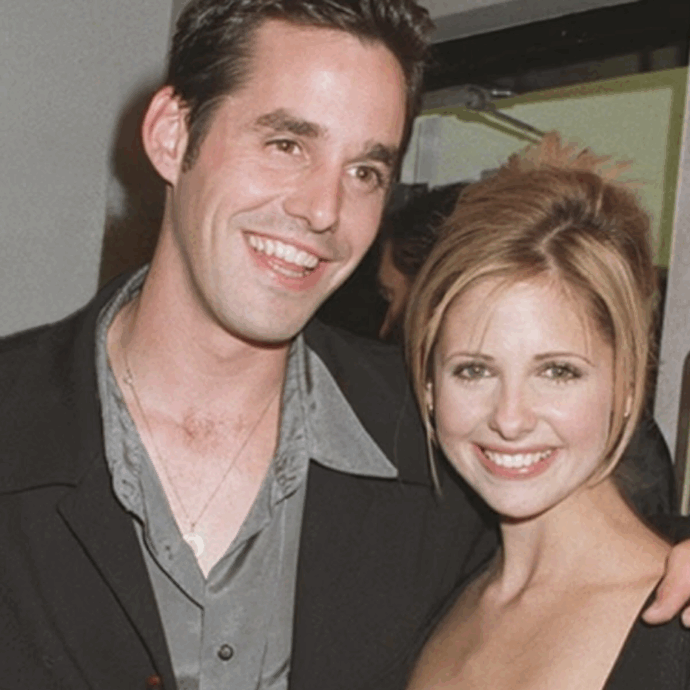 “So che sei in pace, in quella grande poltrona a dondolo nel cielo”: Sarah Michelle Gellar ricorda il collega Nicholas Brendon – Tutti i commenti