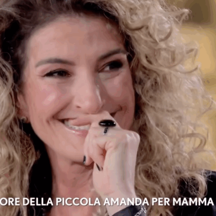 “Avevo scelto di congelare gli ovuli perché non sentivo il famoso orologio biologico. Poi a sorpresa è arrivata Amanda”: il racconto della Iena Nina Palmieri