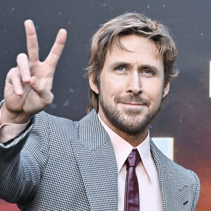 “Mia figlia mi ha visto con gli occhiali e mi ha detto ‘sembri più intelligente’. Ho avuto delle difficoltà a scuola, non mi sono diplomato”: così Ryan Gosling