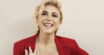 Copertina di “L’incomprensione con Mara Venier? Si discute, ci si scontra, ma poi ci si ritrova. Le 50enni di oggi sono gran fig*e. L’unico problema? La legge di gravità”: così Barbara Foria