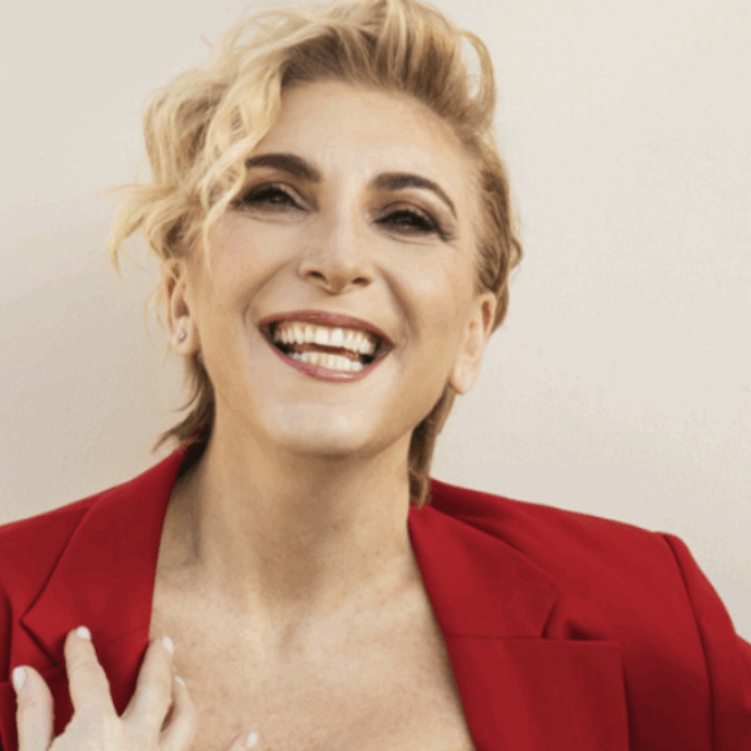 “L’incomprensione con Mara Venier? Si discute, ci si scontra, ma poi ci si ritrova. Le 50enni di oggi sono gran fig*e. L’unico problema? La legge di gravità”: così Barbara Foria