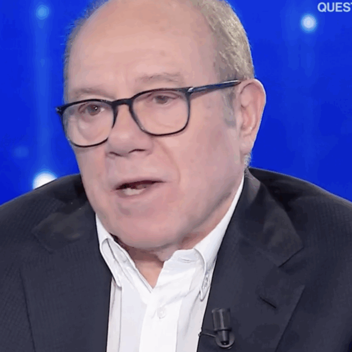 “Mi hanno staccato e riattaccato le anche. Non ne potevo più del dolore”: parla Carlo Verdone. Poi la battuta a Mara Venier: “Eri in minigonna con delle gambe perfette”