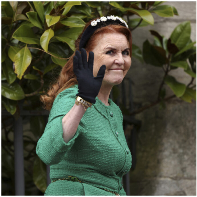 “Sarah Ferguson per i soldi era pronta a portare in tv i Corgi della regina Elisabetta II e a clonarli. Le trattative erano avviate”: l’indiscrezione