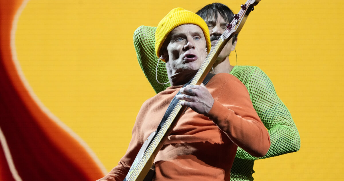 “Mi sentivo sotto l’effetto di droghe per tutto il tempo delle registrazioni”: la svolta jazz di Flea con tromba e basso. Ma non lascia i Red Hot Chili Peppers